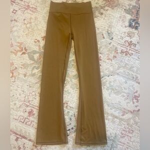 Vuori AllTheFeels Slim Flare Size M